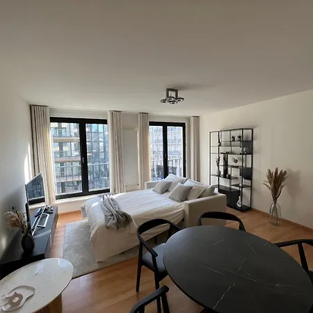 C Apartment *